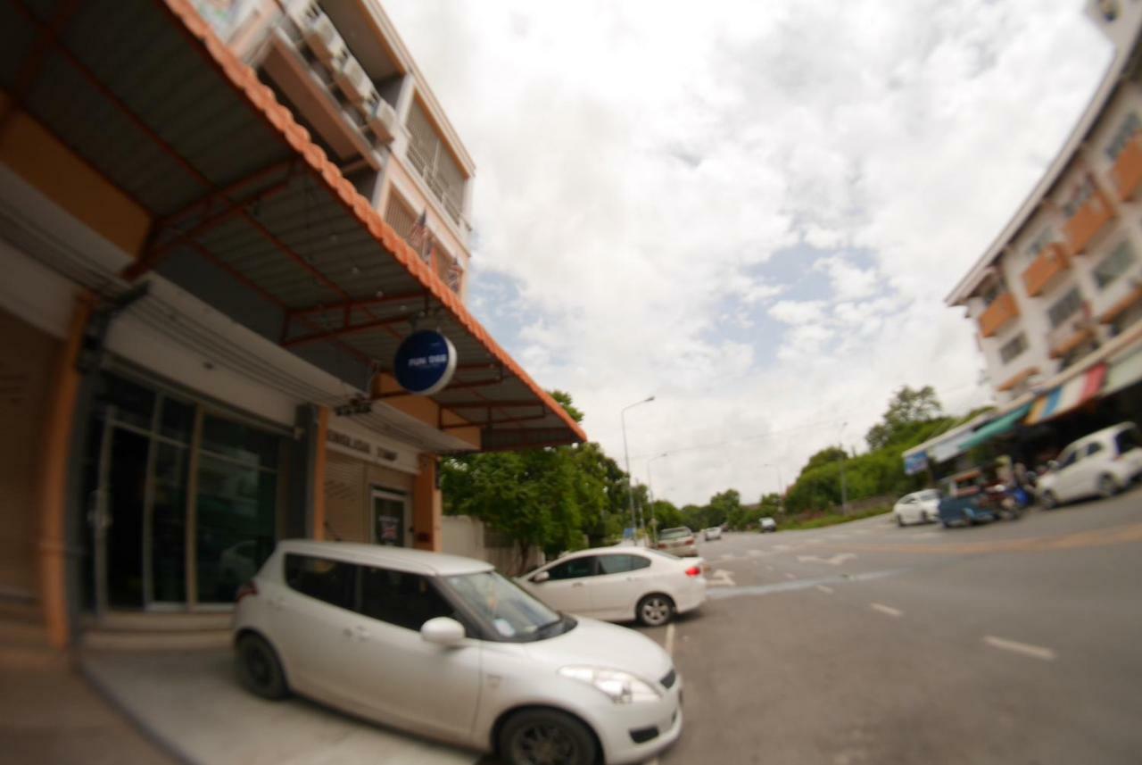 Fun Dee Hostel Ayutthaya Bagian luar foto