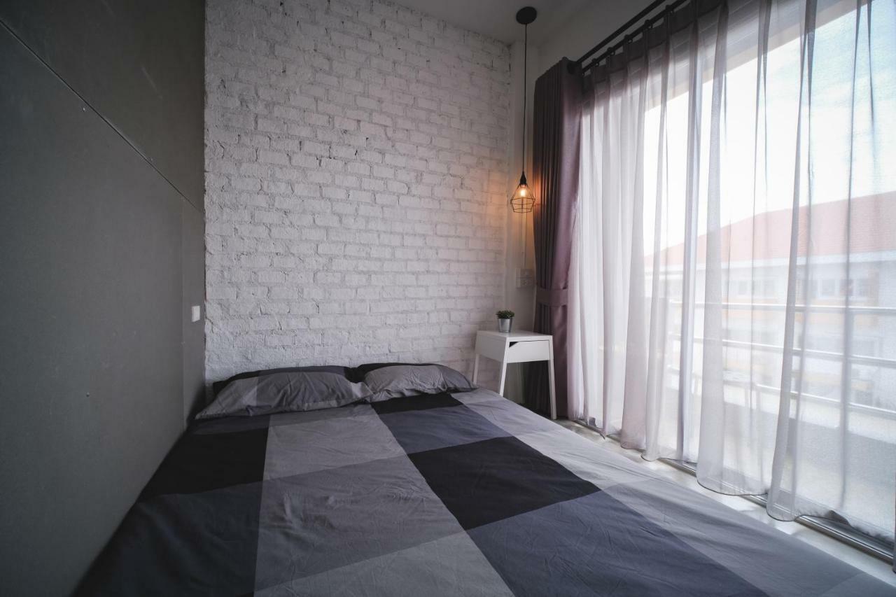 Fun Dee Hostel Ayutthaya Bagian luar foto
