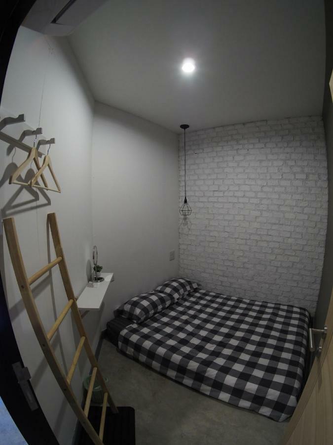 Fun Dee Hostel Ayutthaya Bagian luar foto