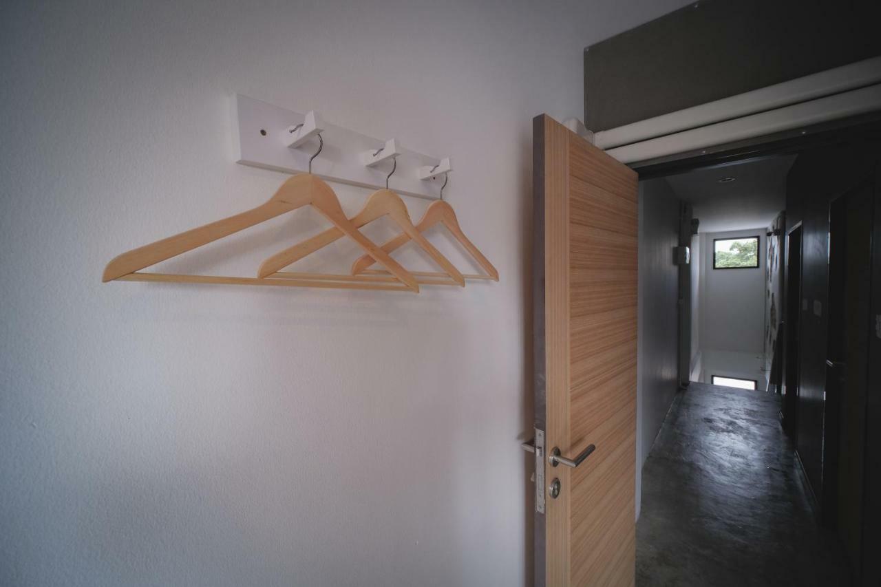 Fun Dee Hostel Ayutthaya Bagian luar foto