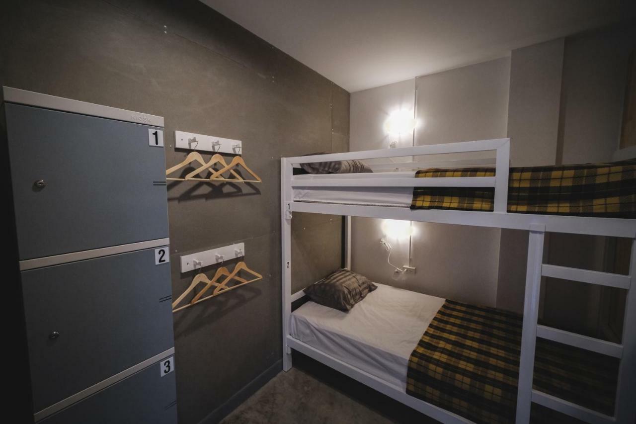 Fun Dee Hostel Ayutthaya Bagian luar foto