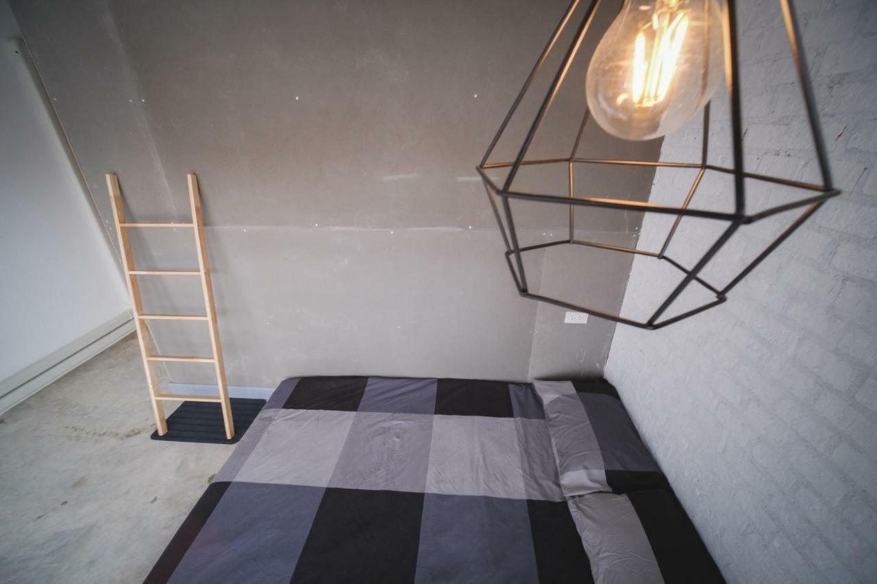 Fun Dee Hostel Ayutthaya Bagian luar foto