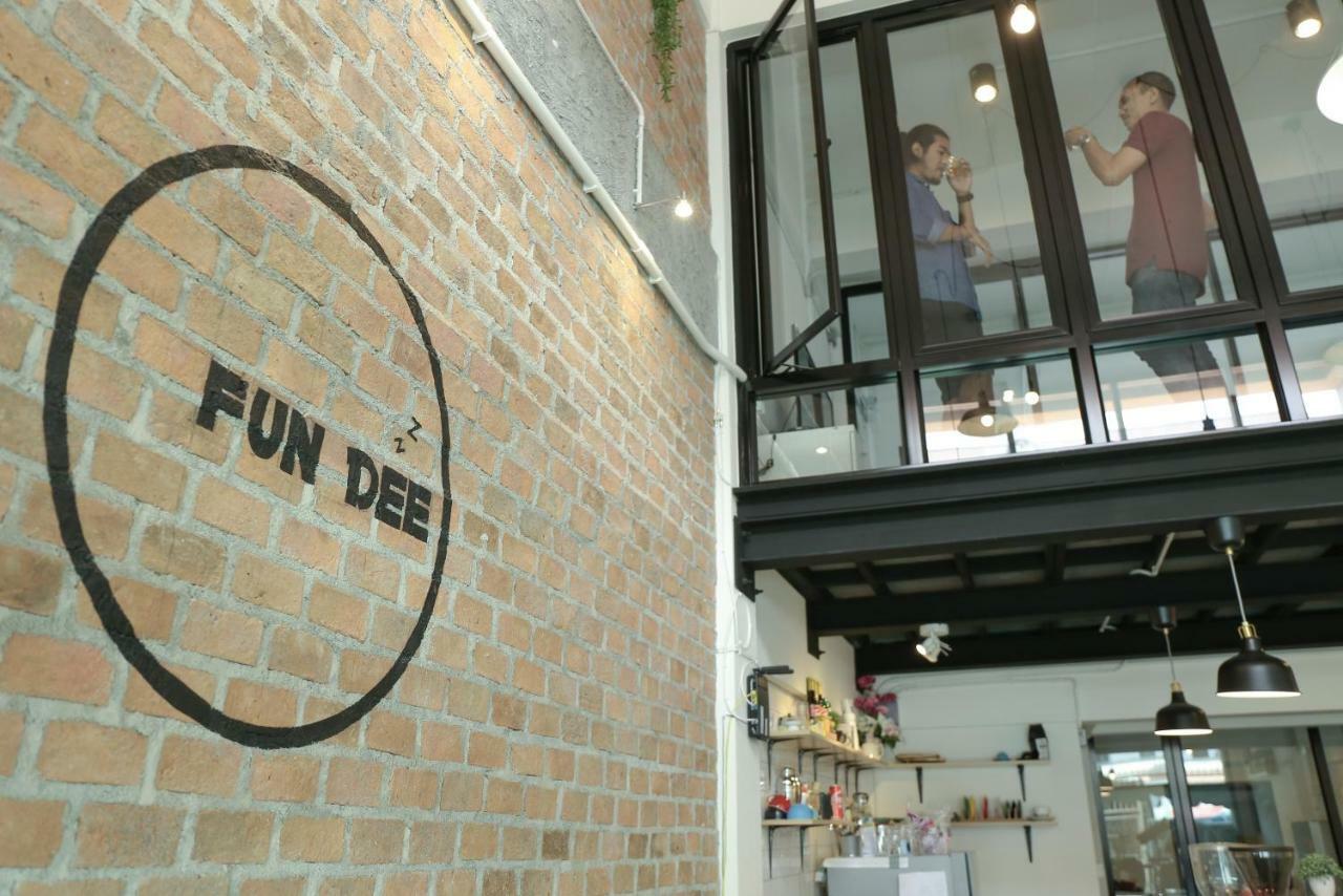 Fun Dee Hostel Ayutthaya Bagian luar foto