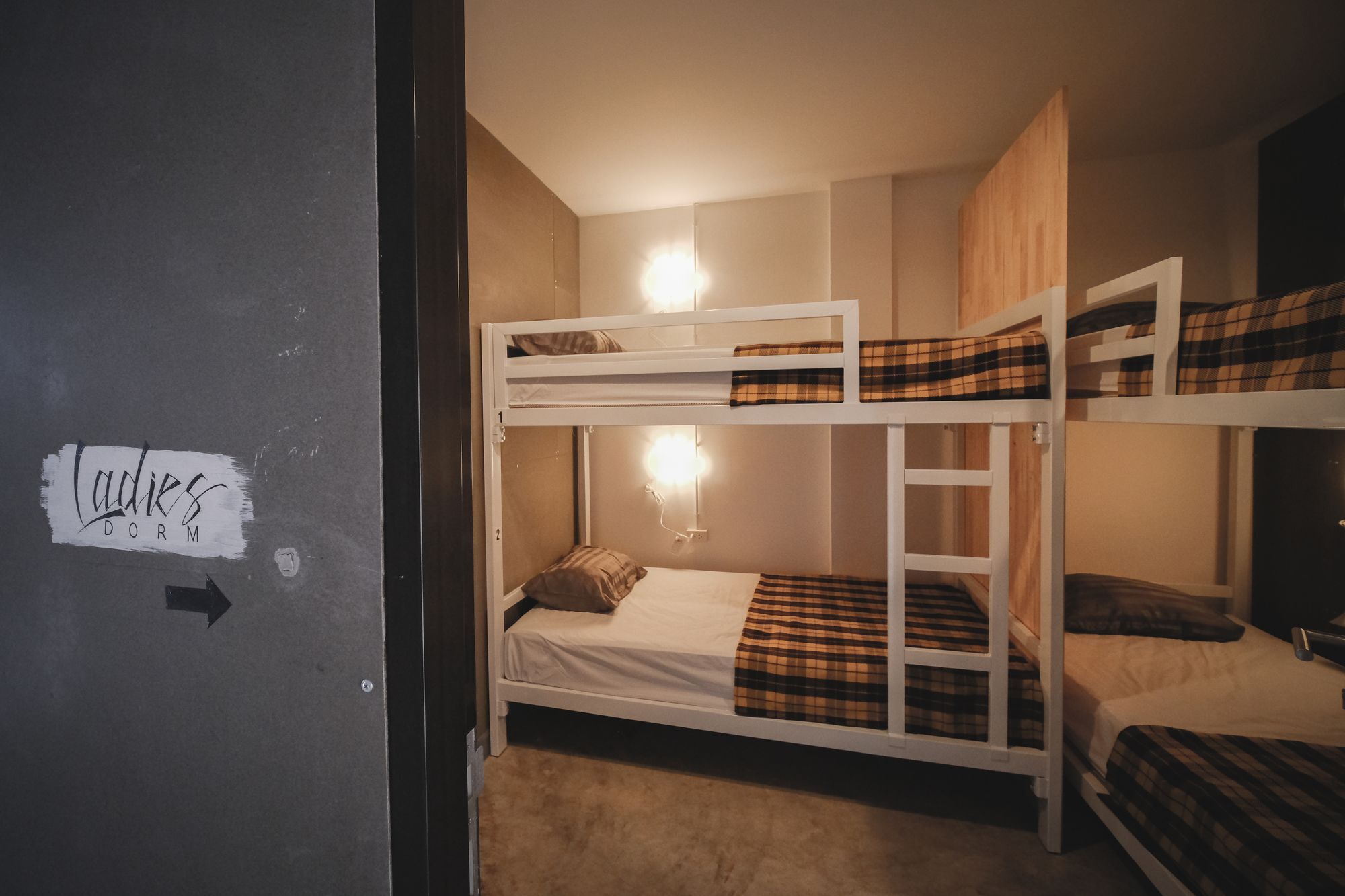 Fun Dee Hostel Ayutthaya Bagian luar foto